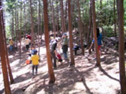 　自分たちの里山を守ろう。 大人も子ども活動に参加