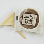 トンボ一筋 甲子園の土をイメージしたチョコレート風味の生地に栗をプラス カーベカイザー