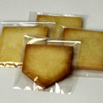 ベース ベース(基本)を踏み外さないようにと、材料を厳選して長く愛されるようにとベース型のクッキーが誕生した。現在は、甲子園球場の歴史館でのみ販売。 カーベカイザー