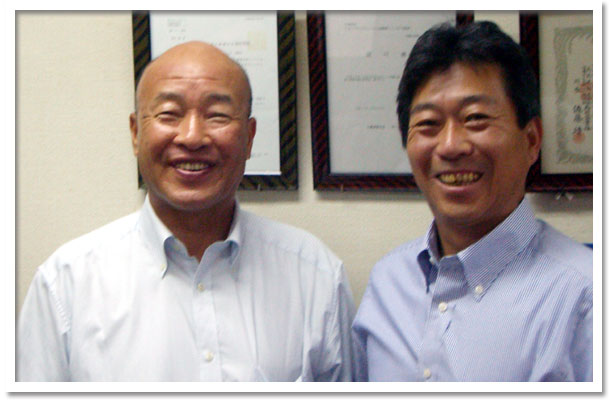 株式会社ライト建設　岡本社長(左)と井上技術次長(右)
