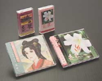 岡本さんの作品集　「恋歌」のＣＤ、カセットテープ。このほかにも万葉うたがたりのコーラスピースなどもある。