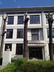 京都大学基礎物理学研究所湯川記念館