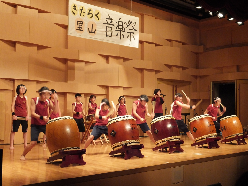 太鼓祭inソニックシティ2012 日本一決定戦では、見事全国優勝を果たした「山口子ども太鼓」の演技