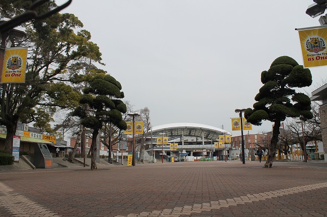 甲子園球場へと続く改札口も　21日の開幕を待ちうけている。