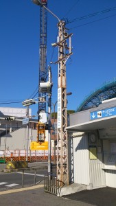 甲子園駅東口にあった架線柱