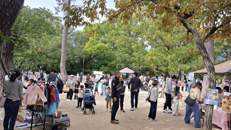 多くの来場者で賑わう会場