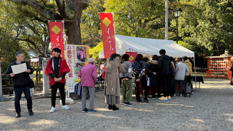 年に一度の機会に行列が。