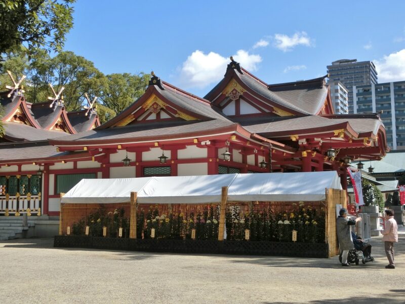 西宮神社　拝殿西側広場