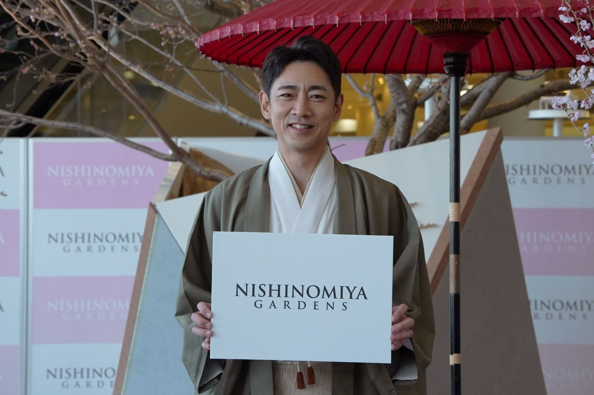 小泉孝太郎　搬入西宮ガーデンズ