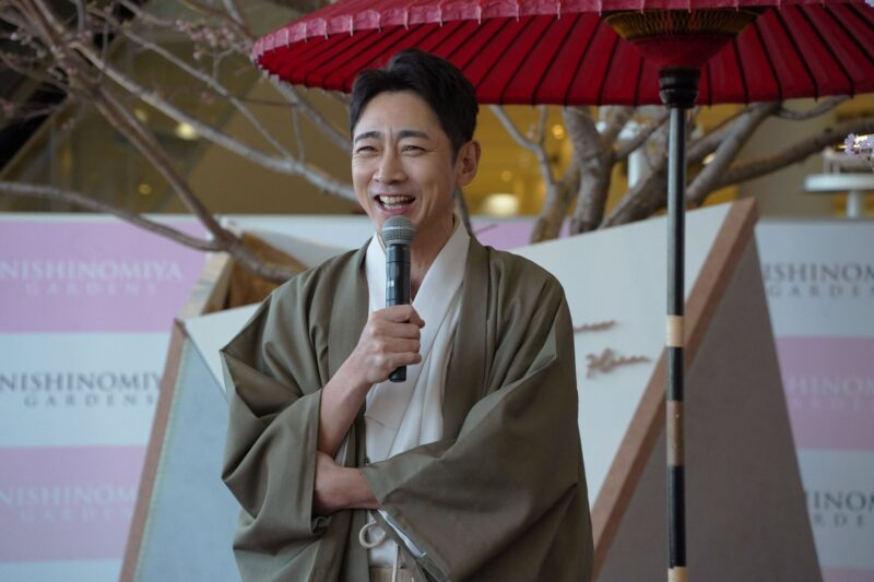 着物姿で登場した小泉孝太郎さん。